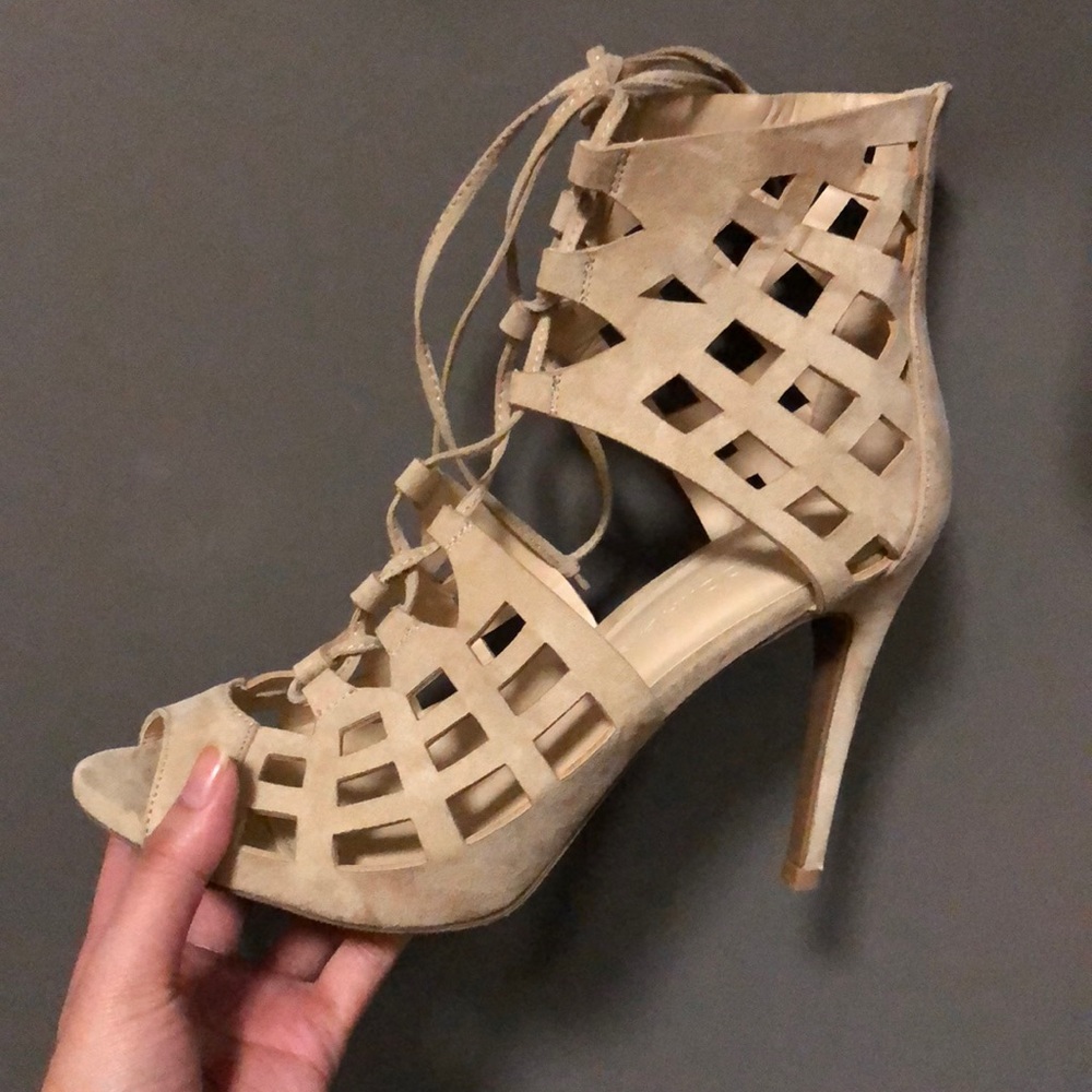 BRAND NEW Nude Laser Cut Detailing Heels - Picture 1 of 2